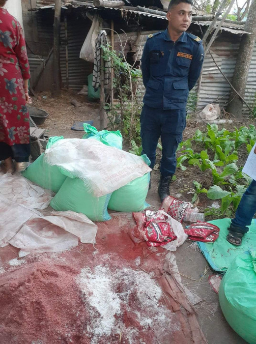 नक्कली मल बनाउँदै गरेको अवस्थामा भारतीय नागरिक पक्राउ