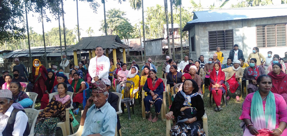 दुर्गा प्रसाईले गरिदिए अर्जुनधाराका २०३ परिवारको स्वास्थ्य विमा