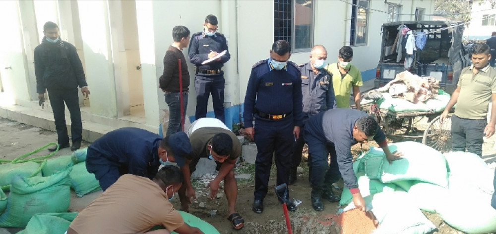 इलाका प्रहरी कार्यालय अनारमनीद्वारा नक्कली मल नष्ट