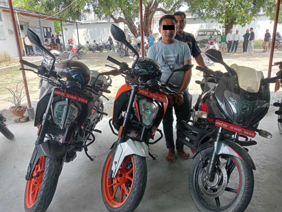 नक्कली कागजात बनाएर मोटरसाइकल बिक्री गर्ने लिम्बू पक्राउ