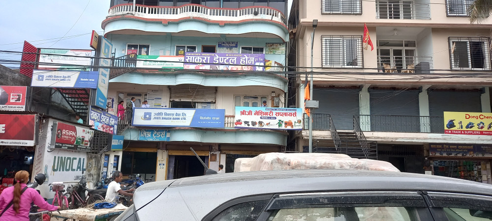 बिर्तामोडको ज्योती विकास र एभरेष्ट बैंकमा तोडफोड, चारजना पक्राऊ