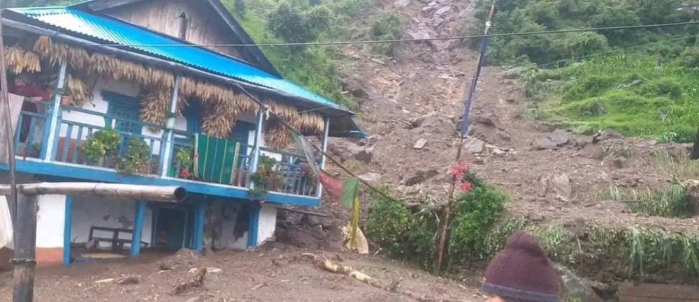पहिरोको जोखिममा रहेका परिवारलाई सुरक्षित स्थानमा सारियो