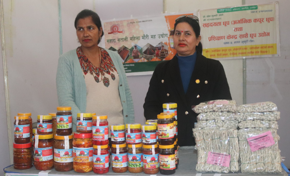बिर्तामोड महोत्सवमा महिला उद्यमीले राखे अनेक उत्पादन