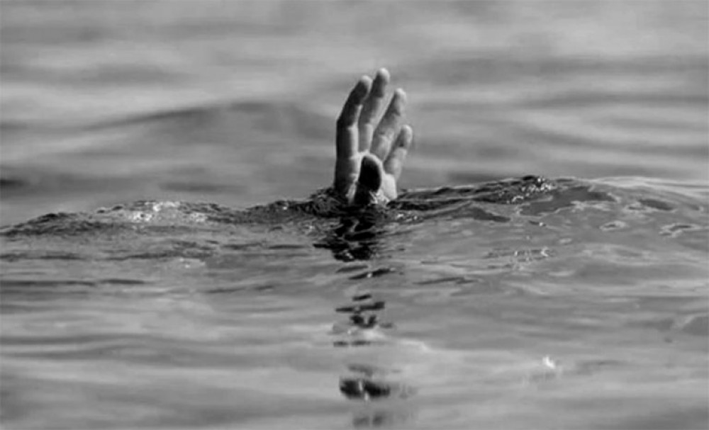 माटो निकाल्न खनेको खाल्डोमा डुबेर महिलाको मृत्यु