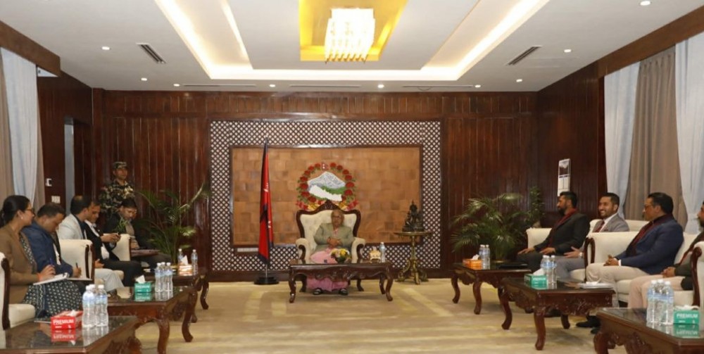 प्रधानमन्त्री भेट्न बालुवाटार पुगे रवि लामिछाने