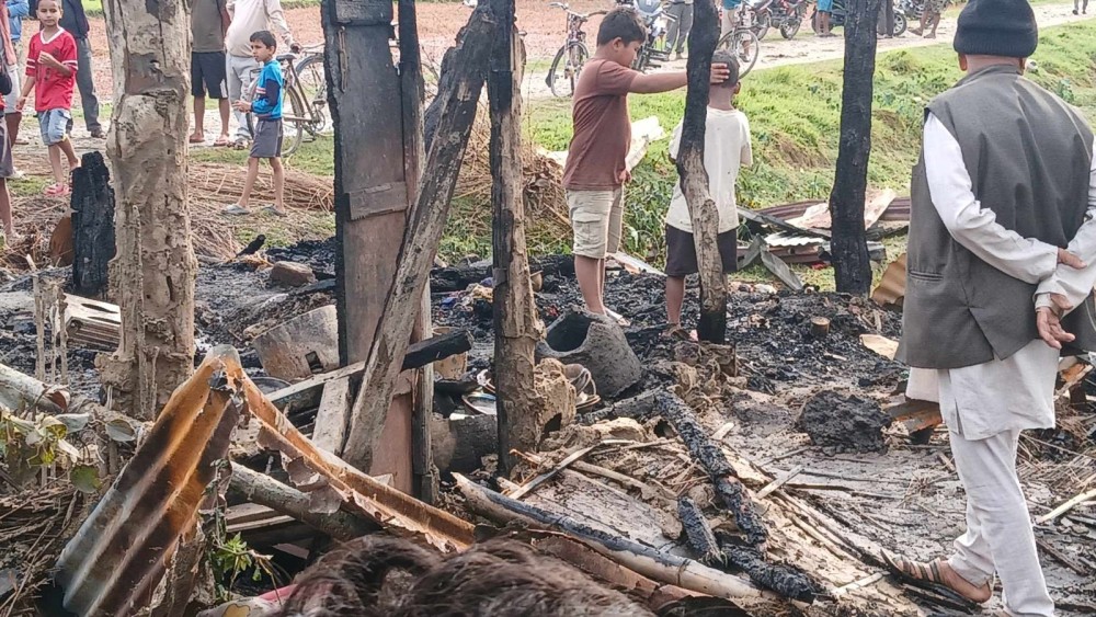 चट्याङ्का कारण आगलागी हुँदा ६ वटा बाख्रा मरे