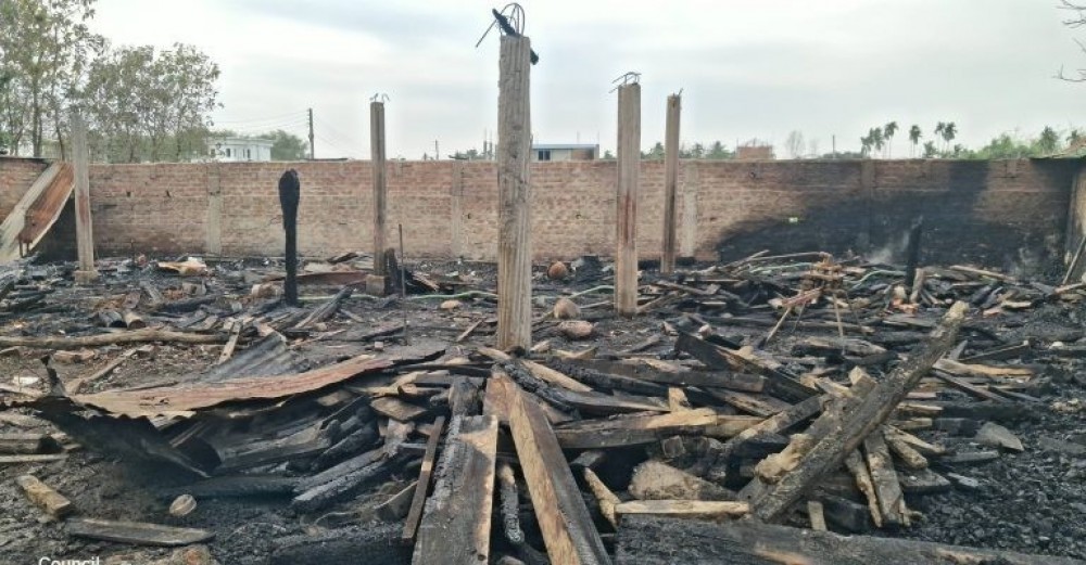 चिप्स फ्याक्ट्री र काष्ठ फर्निचरमा आगलागी