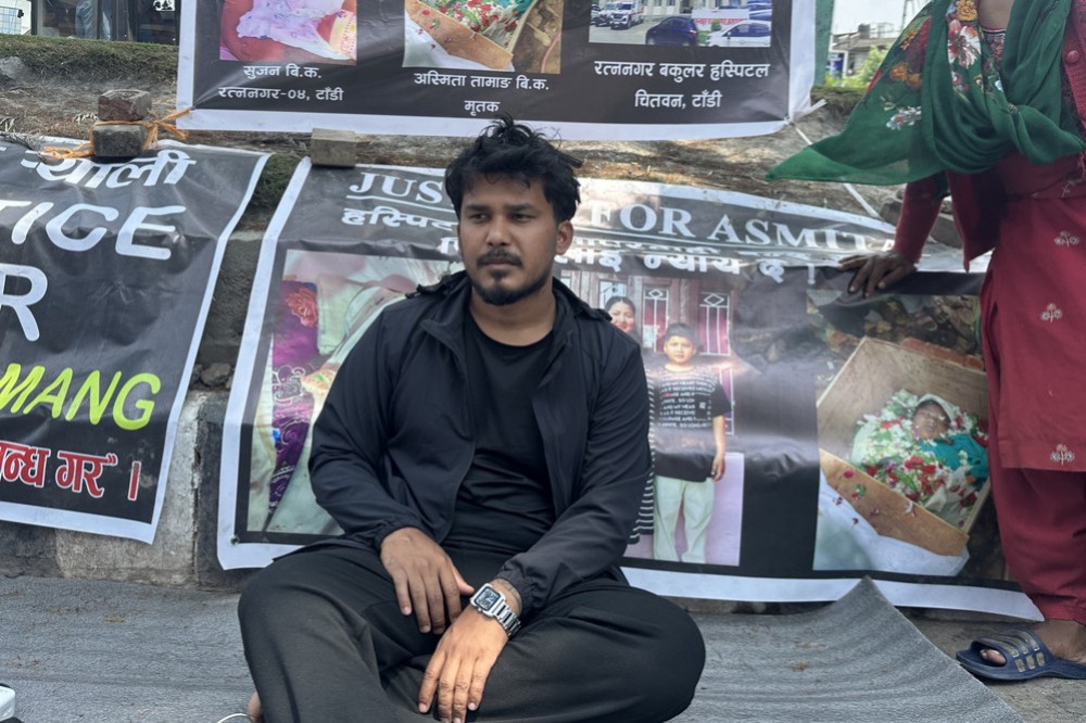 न्याय माग्दै नवजात शिशुसहित एक हप्तादेखि अनशनमा