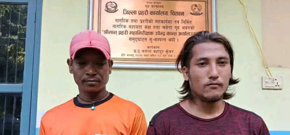 बाढीले बगाएर ल्याएको शवबाट सुन चोरी गर्ने दुई जना पक्राउ