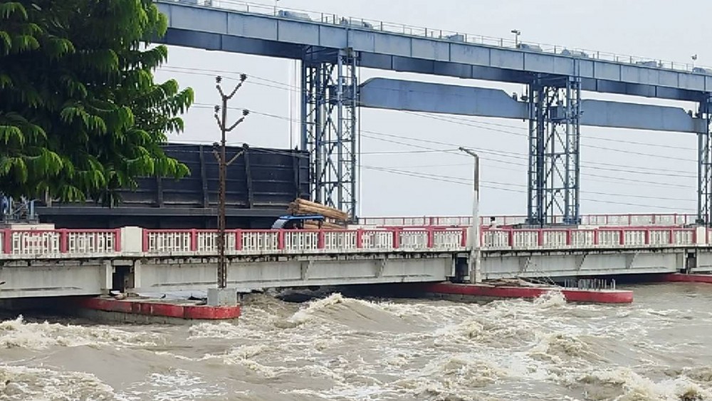 पानीको बहाब बढेपछि सप्तकोशी व्यारेजको २१ ढोका खोलियो