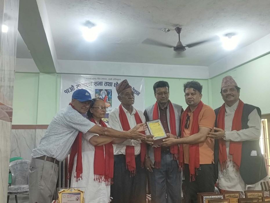 सञ्चारकर्मी देवेन्द्र प्रसाई सम्मानित